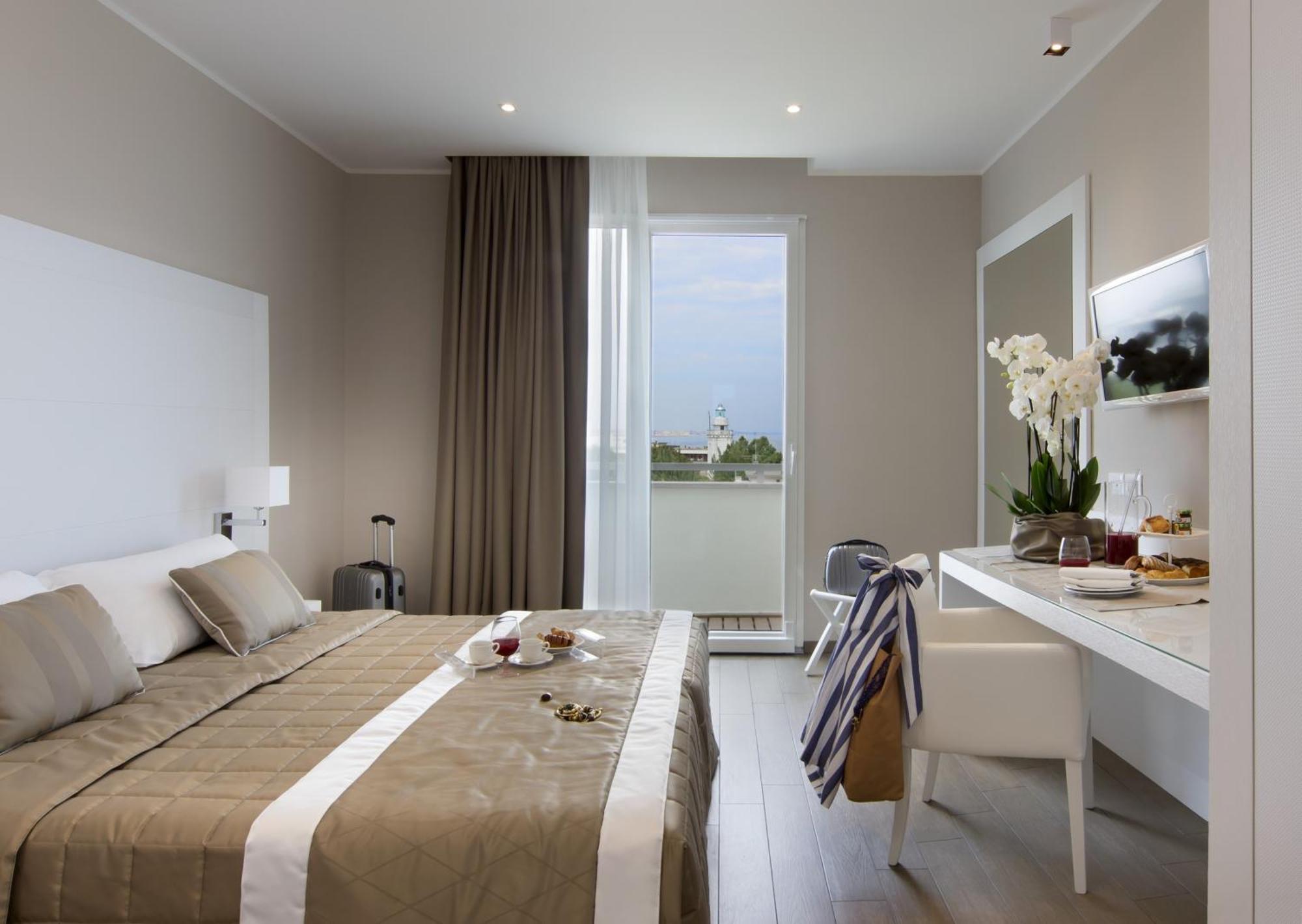 Deluxe Double or Twin Room Sea View
