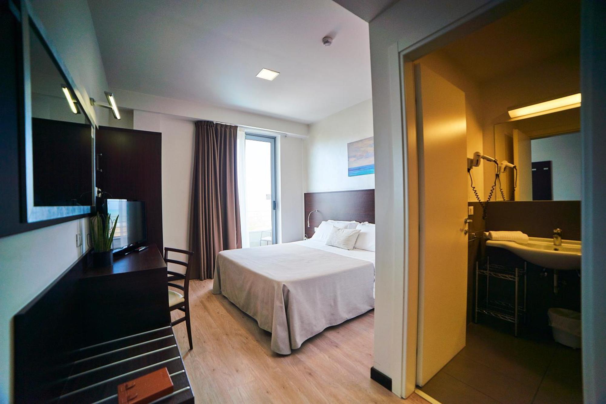 Classic Double or Twin Room Partial Sea View