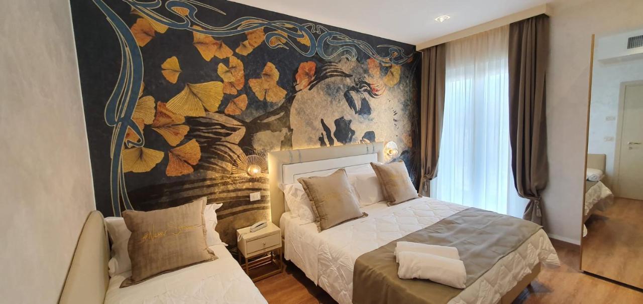 Camera Matrimoniale/Doppia con Letti Singoli con Vista Mare Laterale