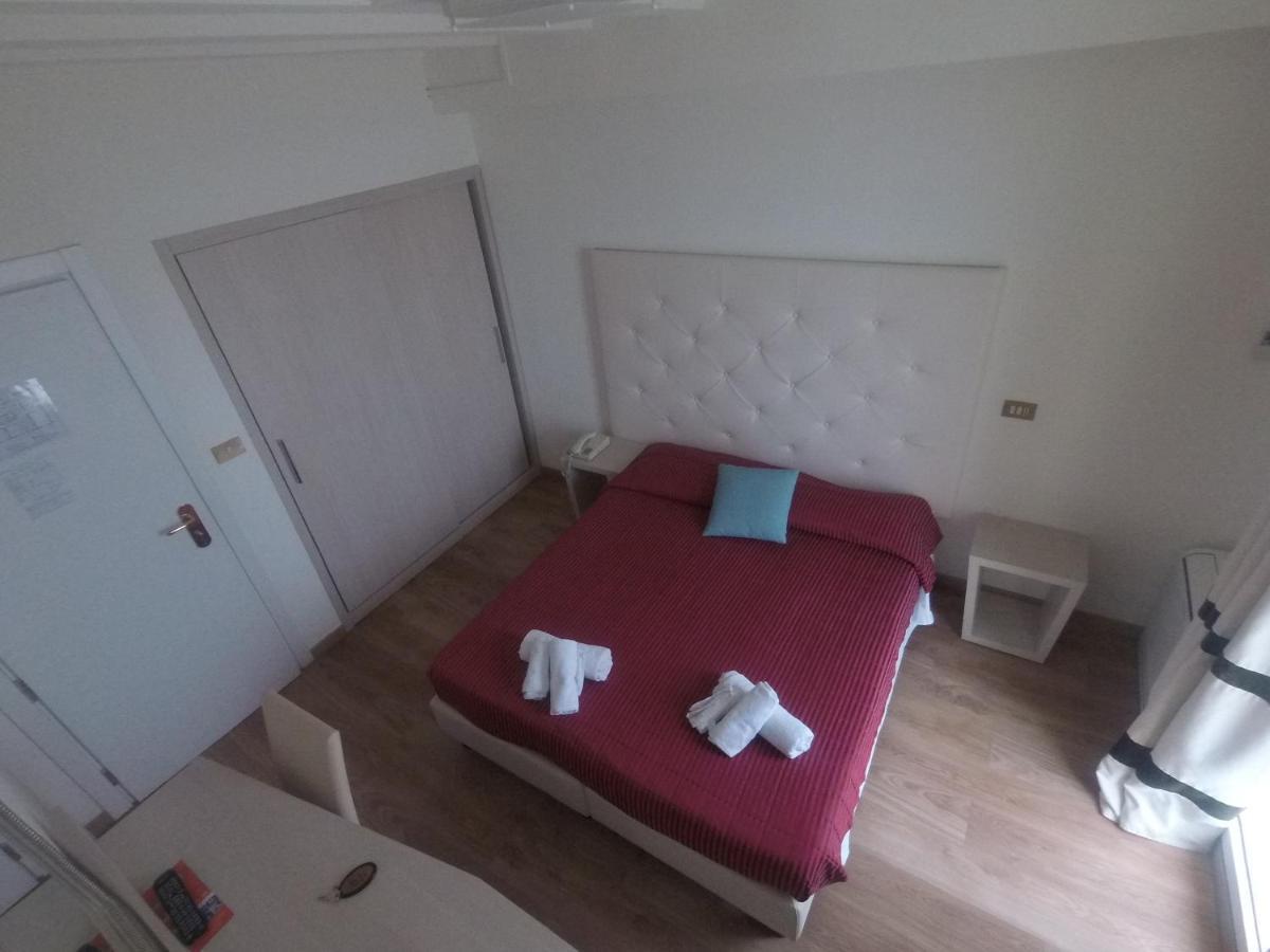 Double or Twin Room Sea View