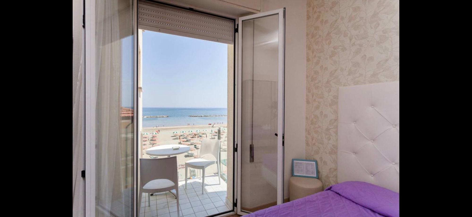 Double or Twin Room Sea View