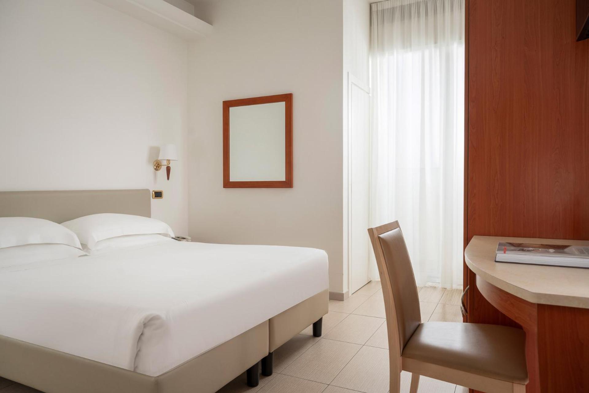 Double or Twin Room Side Sea View