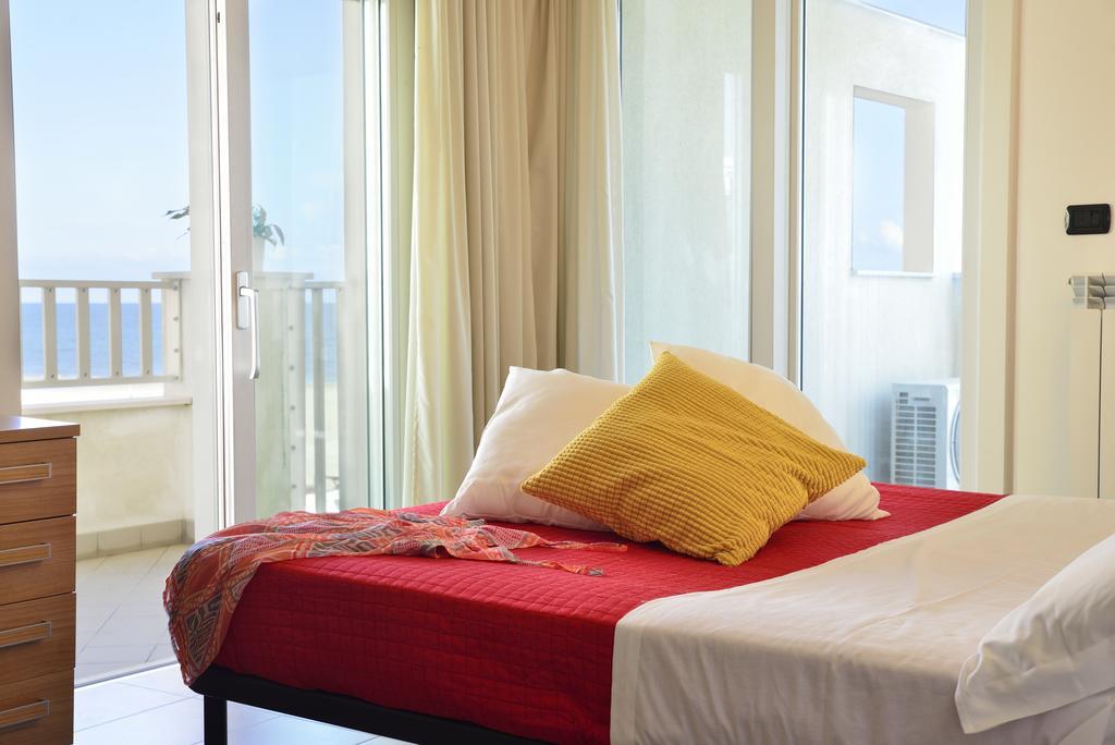 One-Bedroom Apartment Sea View