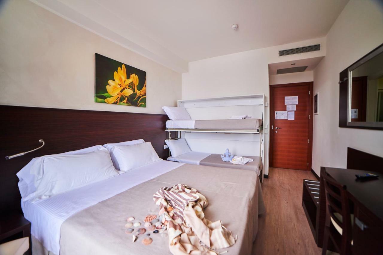 Classic Double or Twin Room Partial Sea View