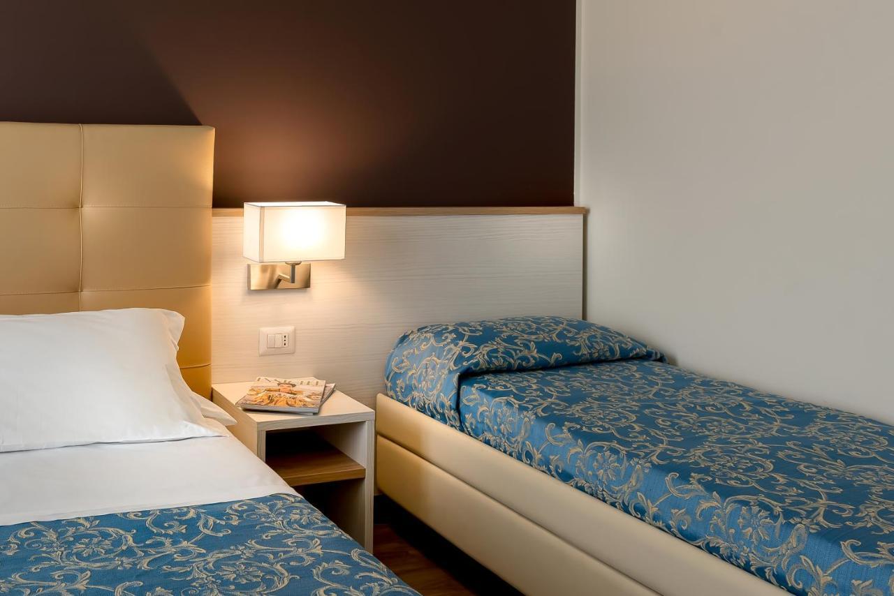 Standard Triple Room Sea View