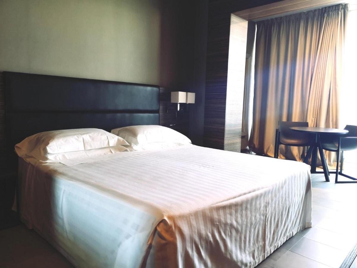 Standard Double or Twin Room,831558566:JPEG
