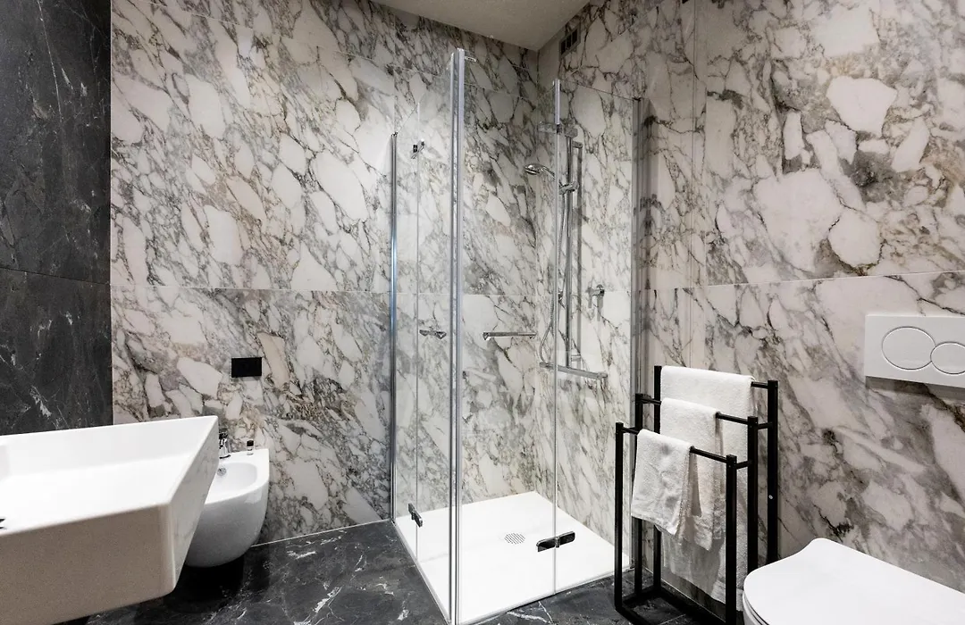 Waldorf Suite Hotel-1